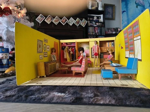 VINTAGE BARBIE'S CARDBOARD DREAM HOUSE MATTEL 1962 ORIGINAL