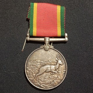 O22/02.26 (REF35321) Médaille militaire anglaise AFRICAN SERVICE MEDAL medal