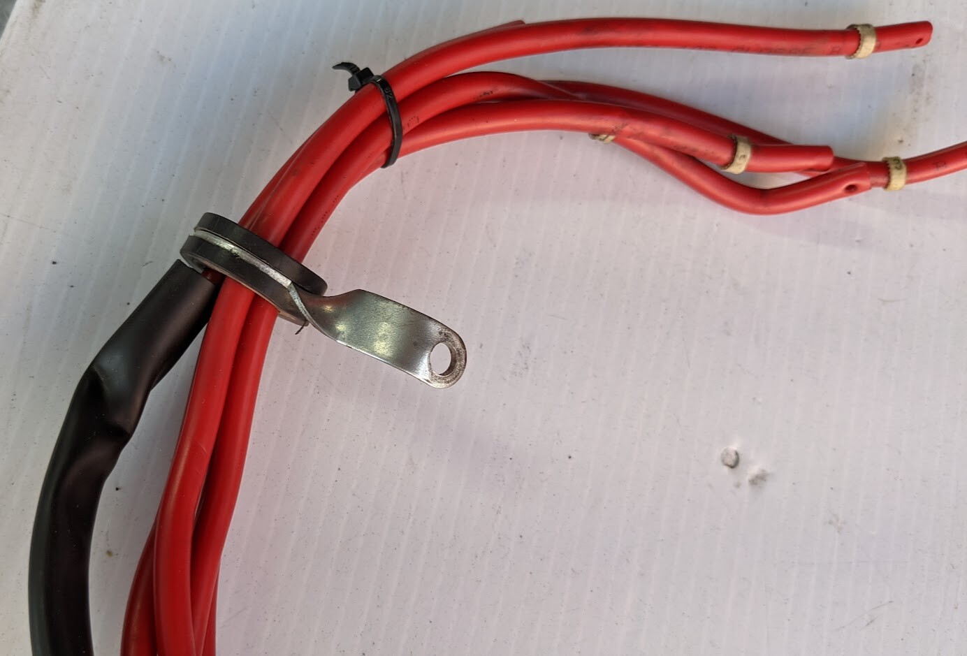 Ferrari 308,328, Mondial. IGNITION WIRES LH BANK 114474