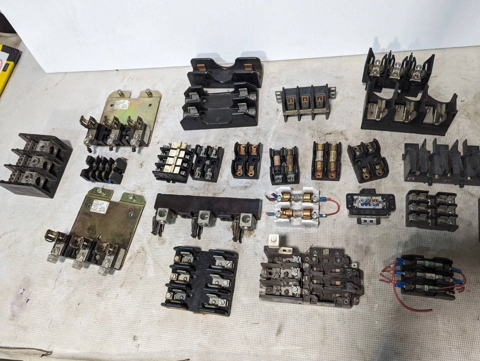 Лот держателей предохранителей, как на фото - Изображение 2 из 4