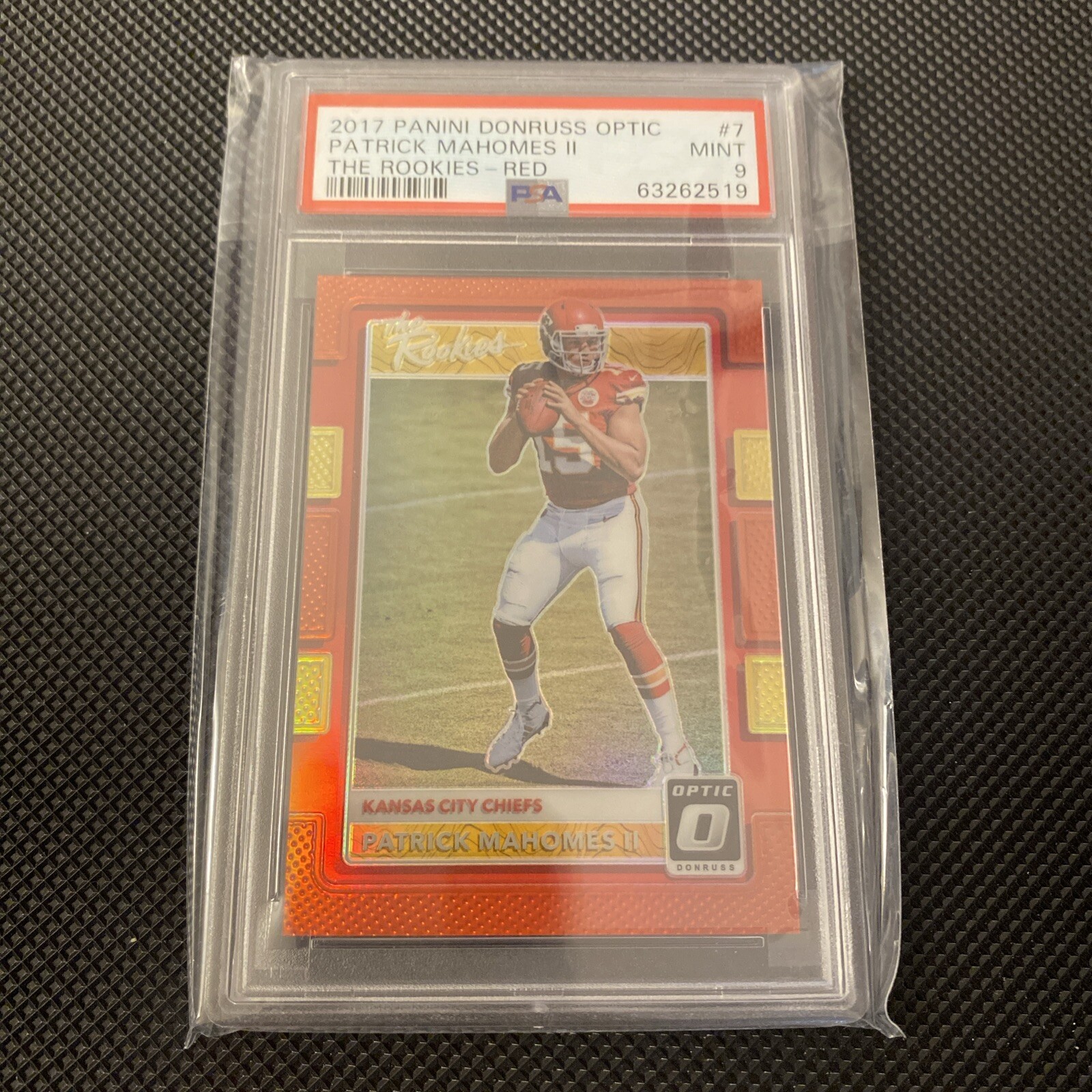 2017 Donruss Optic Patrick Mahomes The Rookies Red Prizm #40/99 PSA 9