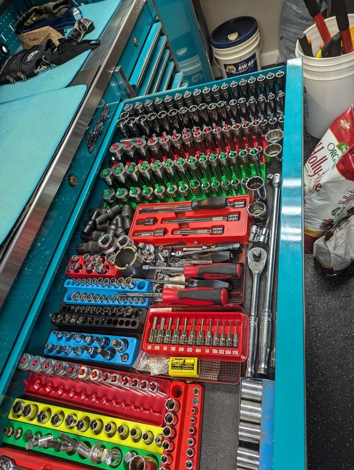 Snap-On Toolbox, with riser, bookcases, lockers, locker toppers service ...