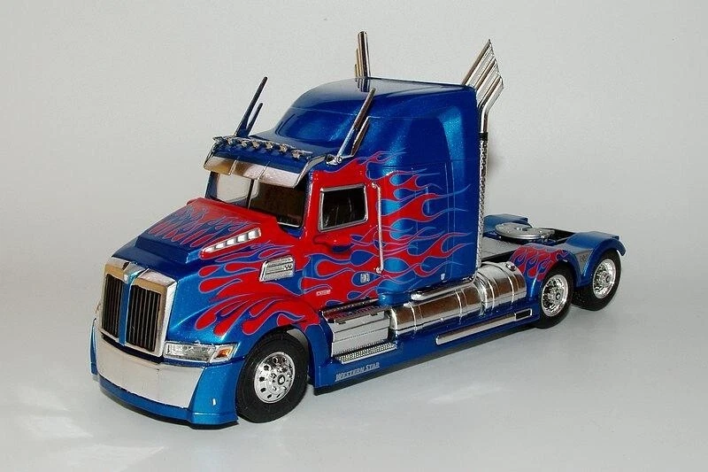Western Star 5700 USA Optimus Prime Transformers PREMIUM Altaya, 1:43 TRACTORA - Image 2 of 4