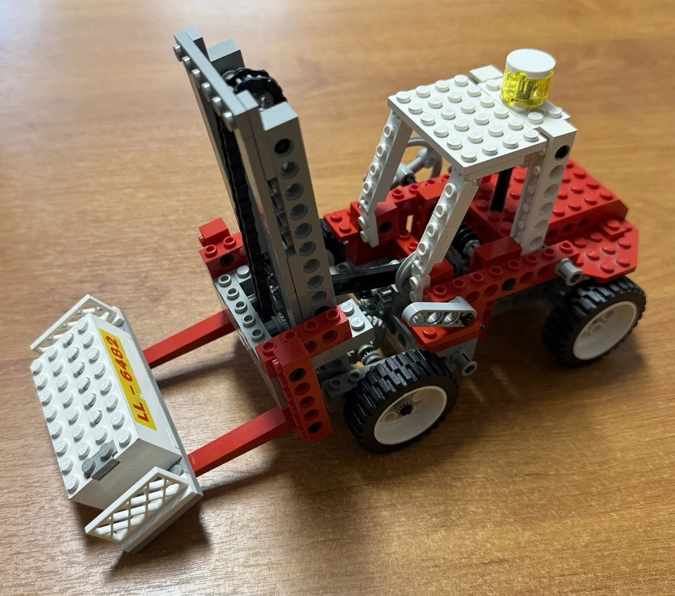 LEGO Technic 8835 Forklift, photo 4 sur 5
