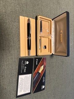 Pilot Vanishing Point Fountain Pen — Black 18K Gold Fine Nib — With Box & Paper