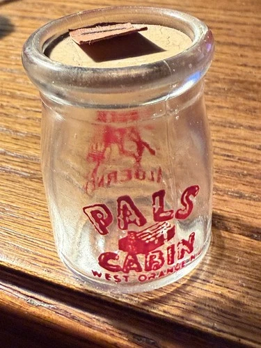 VINTAGE ALDERNEY MILK GLASS DAIRY CREAMER PALS LOG CABIN RESTAURANT W ORANGE N J