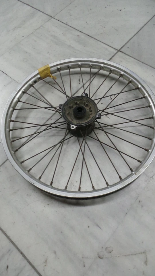 RUEDA DELANTERA HONDA MTX 125 R USADA PIEZA ORIGINAL MIRA MIS FOTOS POR FAVOR Foto 2 de 4