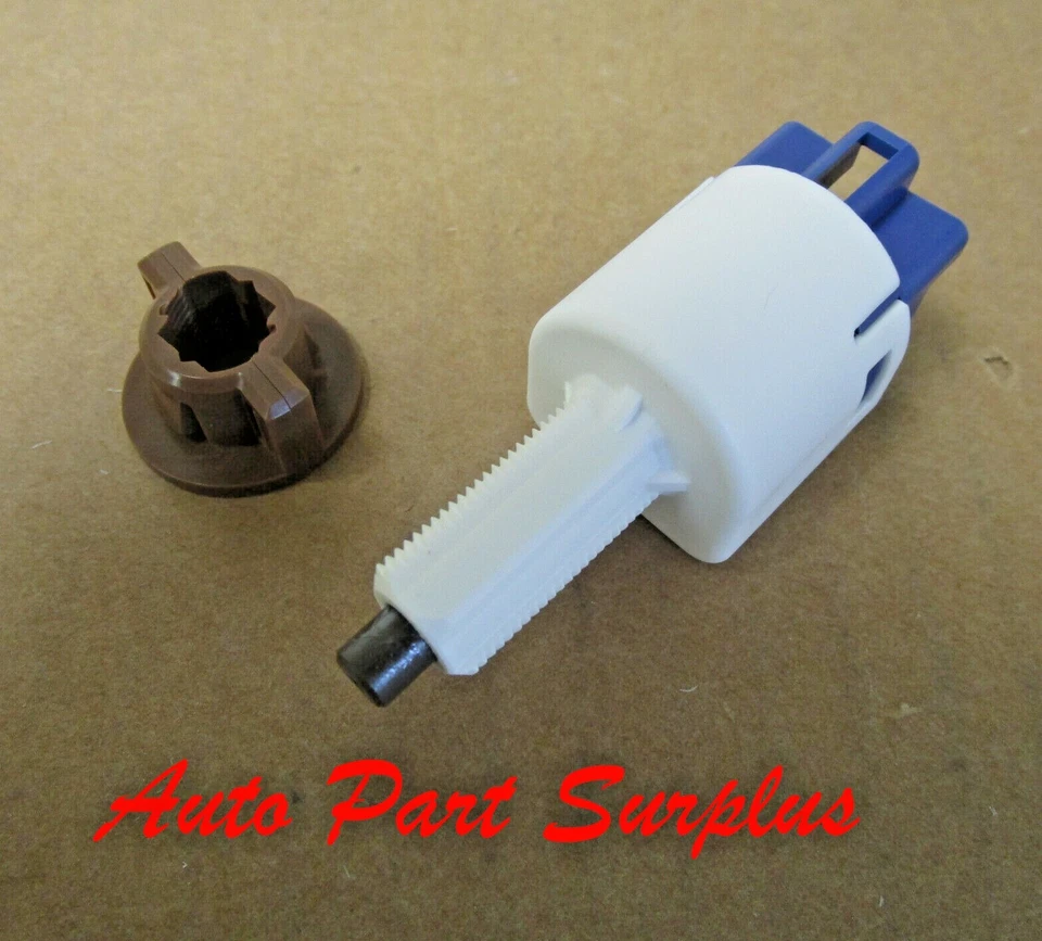 INTERRUPTOR DE LÁMPARA DE PARADA ORIGINAL TOYOTA 2008-2014 Scion xD 84340-09010 Foto 2 de 2