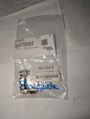 S03700552 STAINLESS STEEL SWAGELOK TUBE FITTING 1/8 IN SS-200-9 (LOT OF 2)