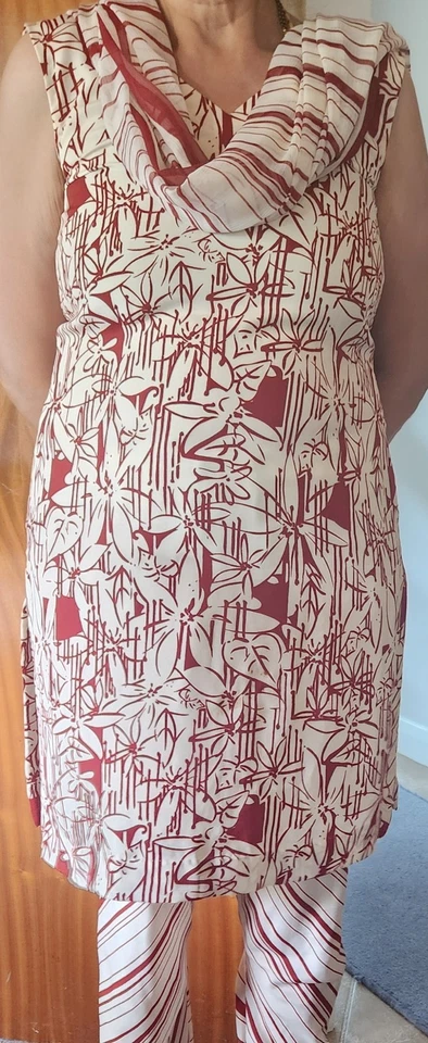 Sommerlicher gemusterter rot-weißer asiatischer Indianeranzug - Bild 1 von 4