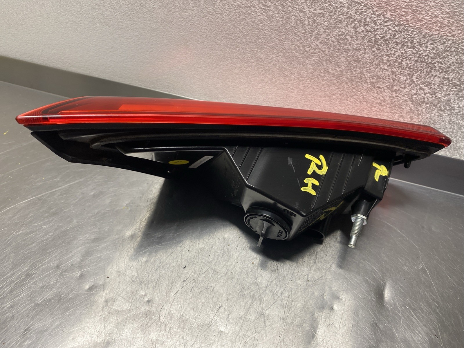 Maserati Ghibli 2014-2017 Right Inner Luggage compartment light P/N 670109149