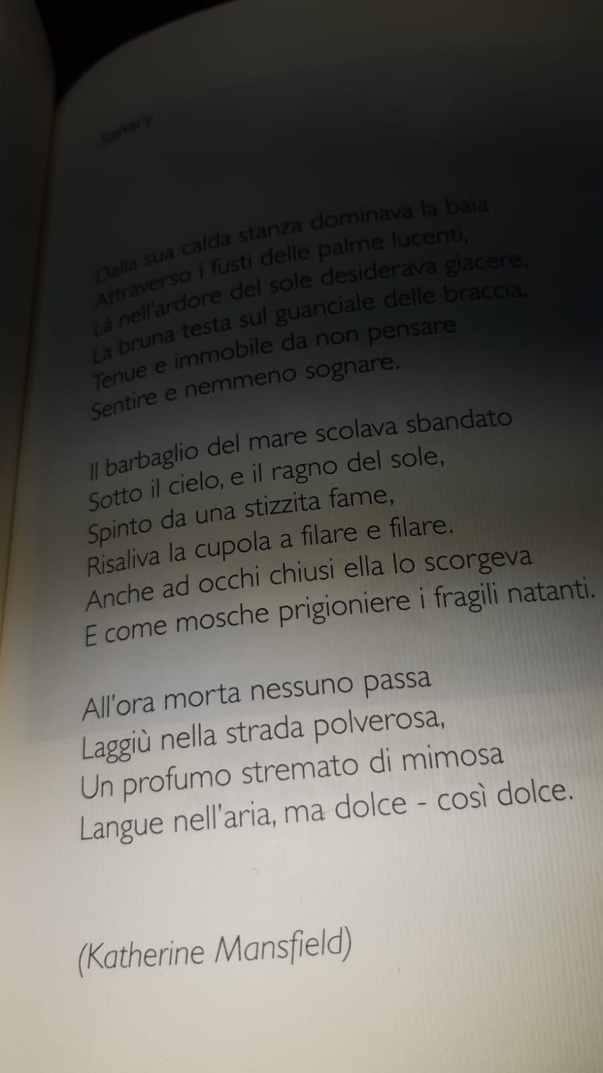 LIBRO:All'Ombra Delle Farfalle In Fiore Fiori di Krizia Scelta di poesie  sulle