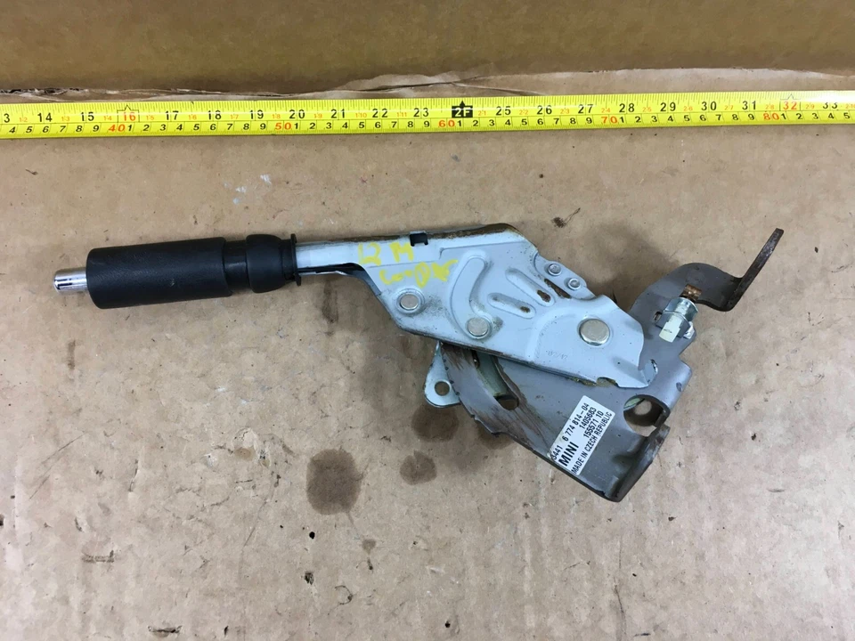 Mini Cooper R55 R56 R57 2007-2015 manija de freno de estacionamiento de emergencia 6774814 OEM. Foto 2 de 4