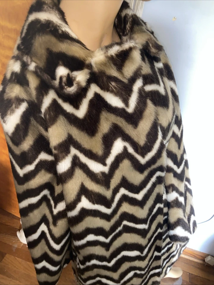 Abrigo De Colección Priscilla Modos Lykafur Imitación Piel Hecho en Inglaterra Zig Zag Chevron Foto 3 de 4