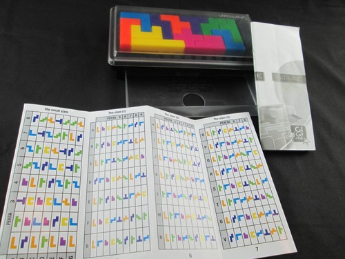 Juego de rompecabezas de plástico tamaño viaje Katamino de bolsillo de Gigamic - Imagen 5 de 9