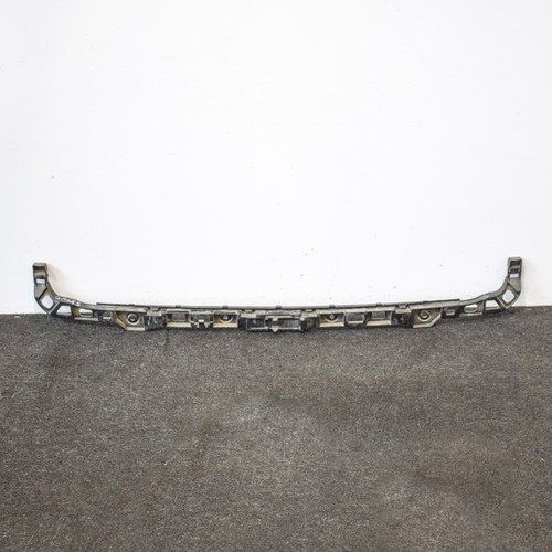 Volkswagen Golf 5K Stoßstange hinten Mittelhalter Halter 5K6807863 2011