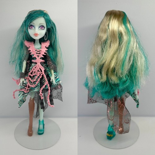 Monster High 2014 Haunted STUDENT SPIRITS VANDALA DOUBLOONS doll w/ earrings