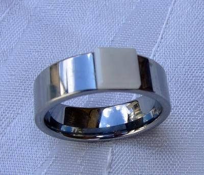 WOLFRAM/TUNGSTEN CARBIDE RING HOCHGLANZ POLIERT - MIT STEIN -  TITAN HARTRT -