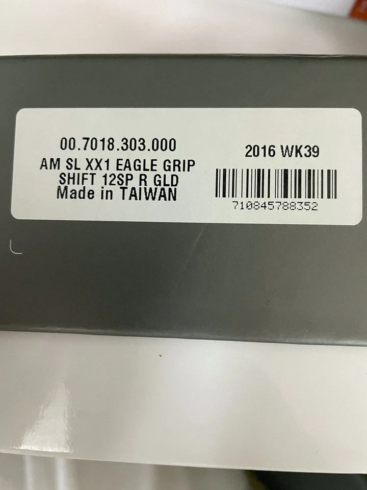 Palanca de cambios de empuñadura trasera SRAM XX1 Eagle - negra/dorada - 12 velocidades Foto 2 de 2