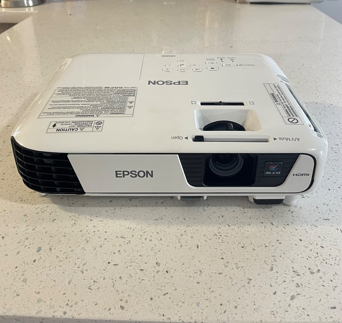 Projector Epson EX3240 in excellent condition w/ case and