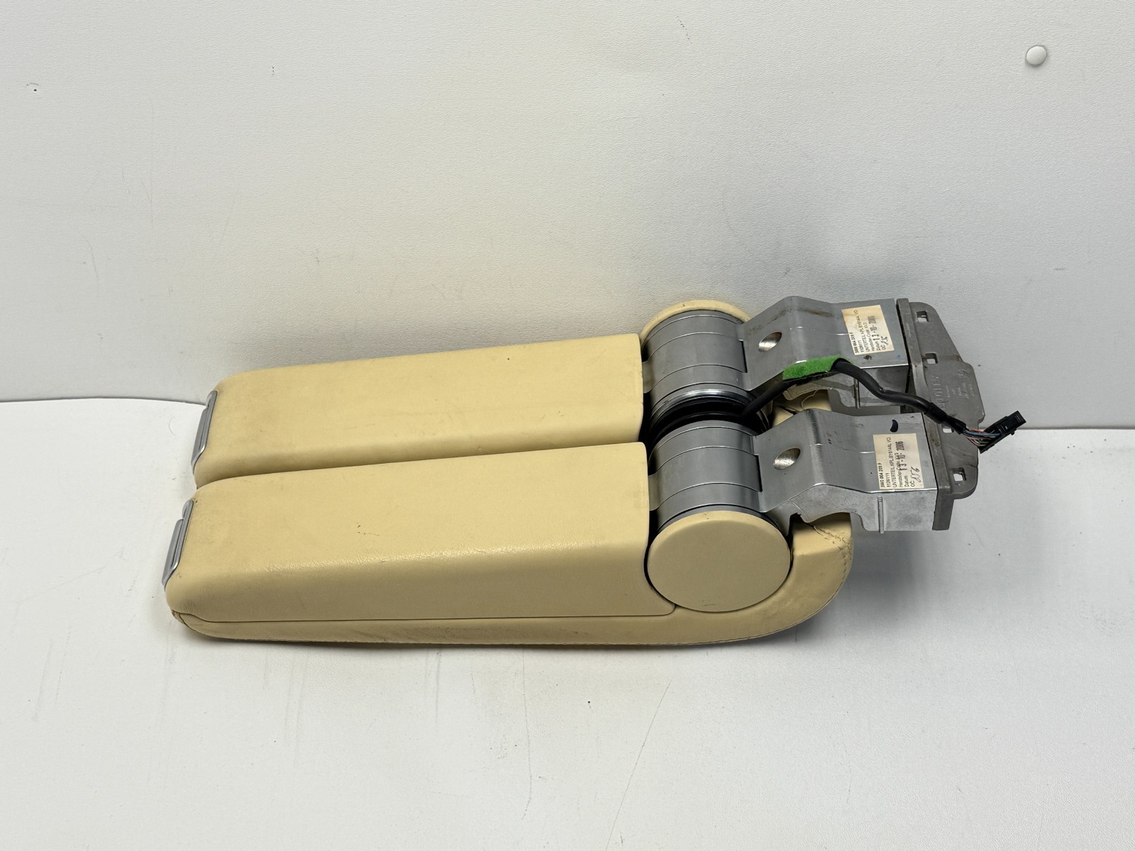 06-12 Bentley Continental Flying Spur Front Center Console Armrest Lid PO43