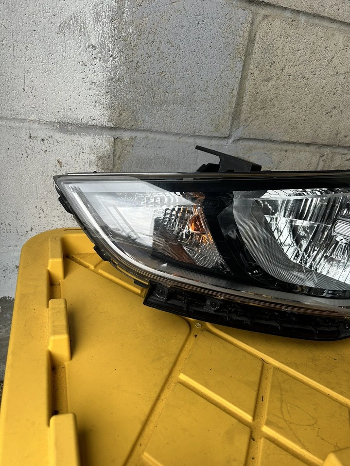 Faro izquierdo Hyundai Accent 2018-2022 OEM Foto 3 de 4