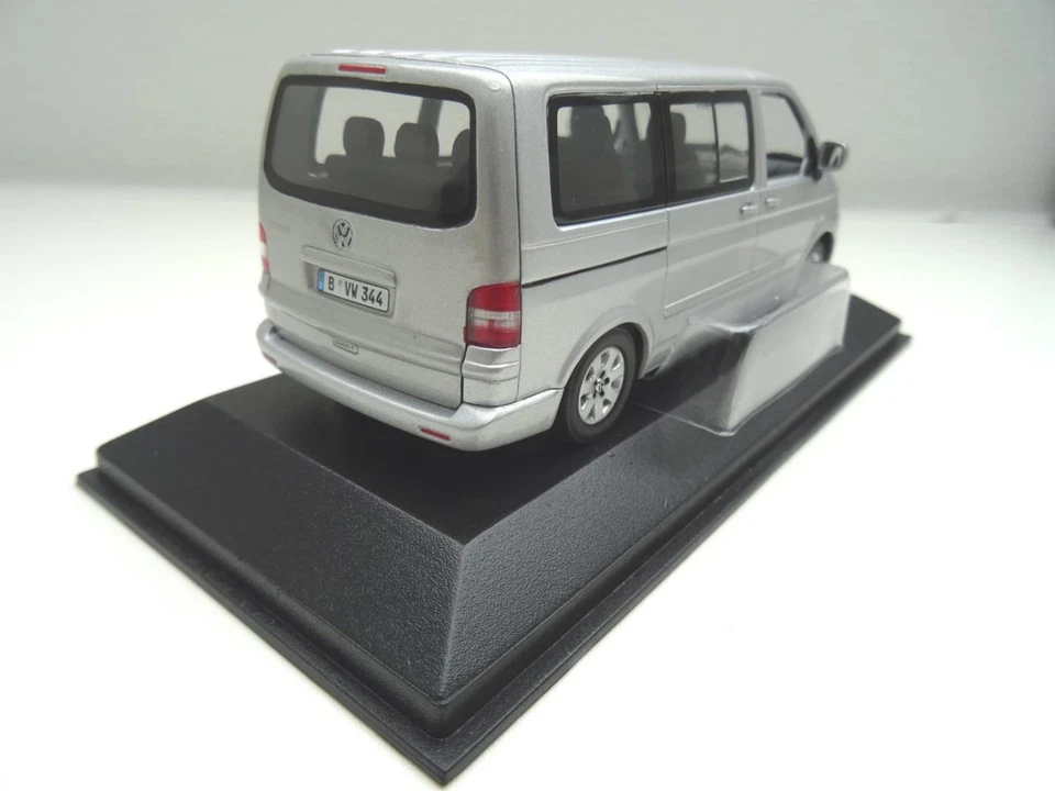 Volkswagen VW T5 Multivan Argent Modèle Réduit Minichamps En 1:43 Neuf 842902107 - Photo 4/4