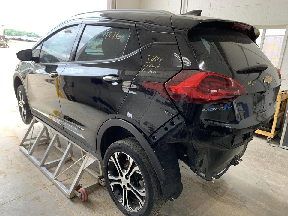 Espejo retrovisor interior delantero central usado se adapta a: Chevrolet Bolt 2017 automático Foto 3 de 4