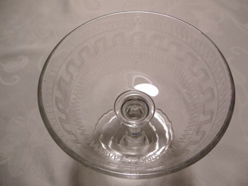 LOT DE 2 COUPES ANCIENNES EN VERRE SOUFFLÉ ET GRAVÉ DE MOTIFS DIFFÉRENTS - Picture 6 of 9