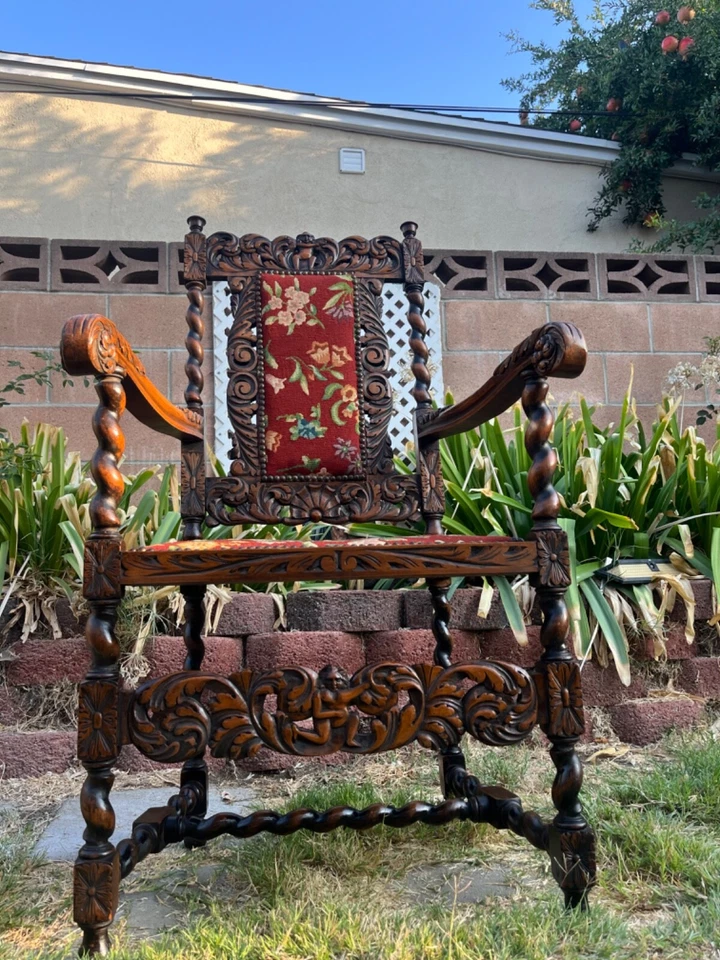 Sillón de escritorio francés antiguo renacentista tapizado de madera de nogal de cuero Foto 2 de 4