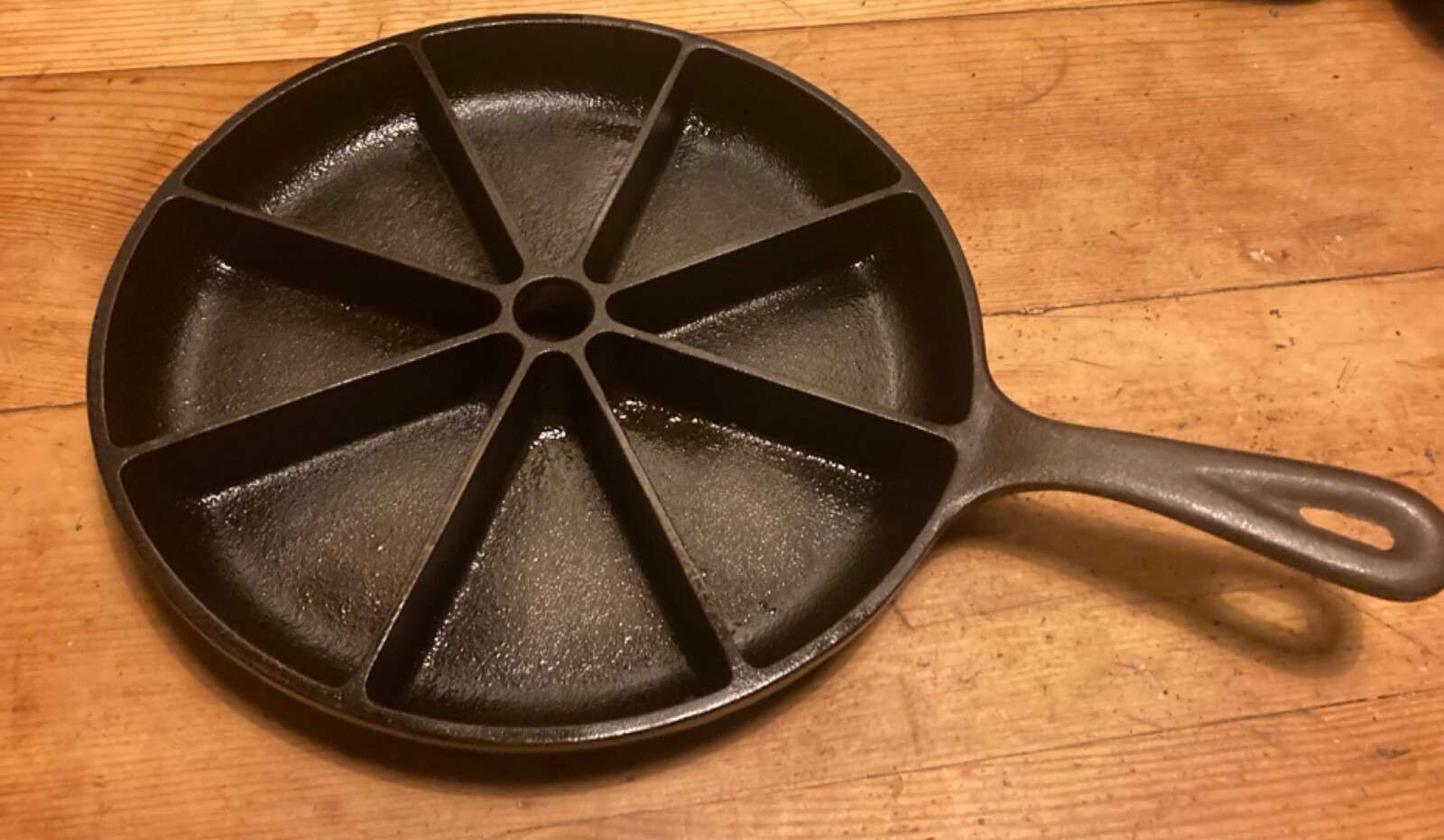 BEAUTIFUL ANTIQUE 9" Cast Iron CornBread Pan SEASONED; Wedge 8•CB