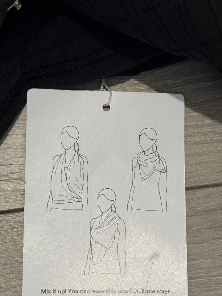 NUEVO CON ETIQUETAS Lululemon Vinyasa Bufanda Acolchada Negra Mujer Envoltura Repelente al Agua NUEVO Foto 4 de 4