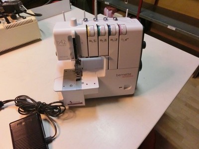 Bernette b42 Coverlock  Vorführmaschine von Bernina 