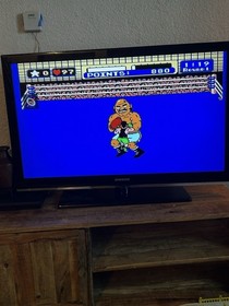 Vintage 1985 Nintendo NES  Home Console W/ Mike Tyson Punch Complete Tested