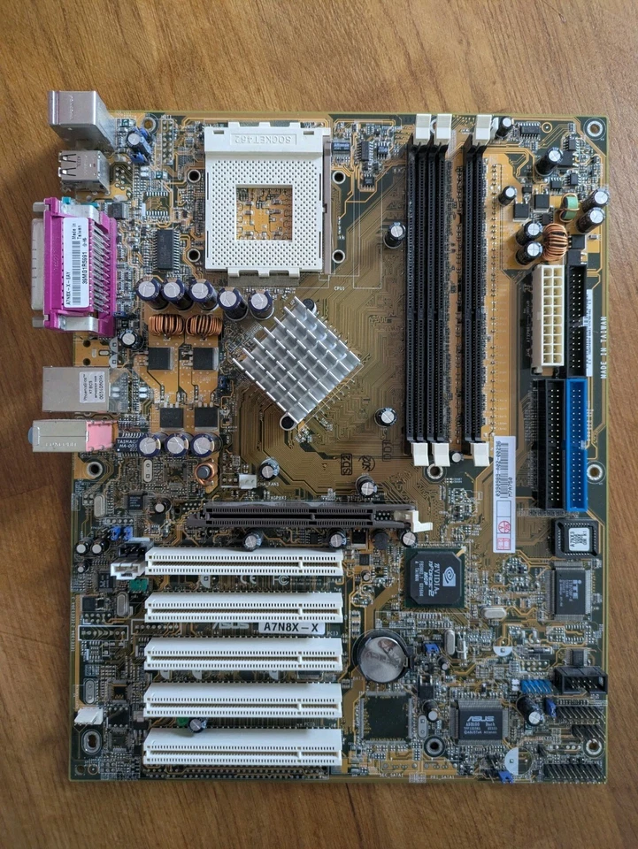 Mainboard Asus A7N8X-X Rev 2.0 nForce 2 Socket 462 / Socket A