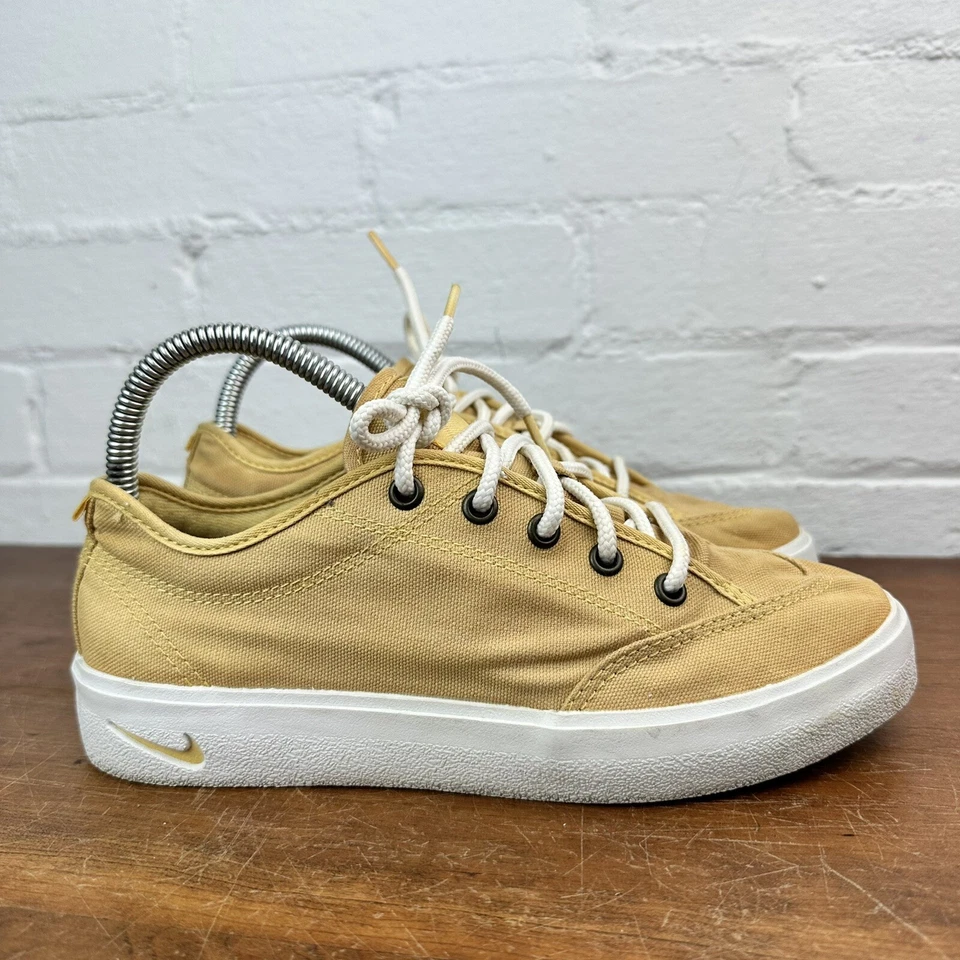 Zapatos de lona Nike Y2K para mujer vintage tostados talla 7 Foto 4 de 4