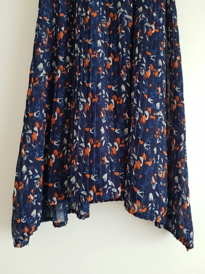 Robe plissée bleu marine à fleurs rouges, manches courtes. 8 ans Gemo - Photo 3/4