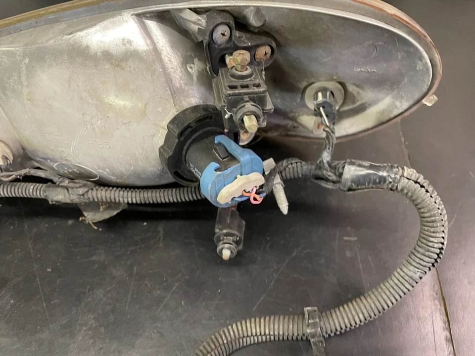 1999-2005 Pontiac Grand Am Right Passenger RH Headlight Front Lamp - Изображение 4 из 4