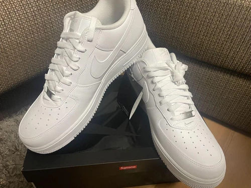 Baskets homme 12,0 US Supreme Nike Air Force 1 blanc collection originale LTD très bon état