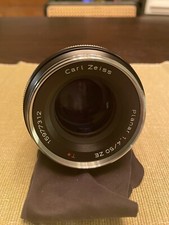 Carl Zeiss Planar T 50mm f/1.4 ZE with Lens Hood - Canon EF