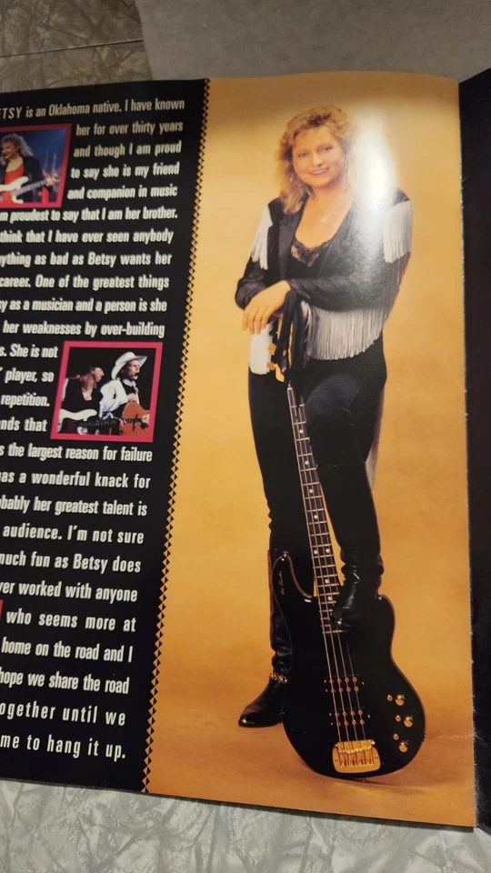 1992 GARTH BROOKS "ON TOUR" Concert Program large 15 1/2" x 12"  - Image 4 of 4