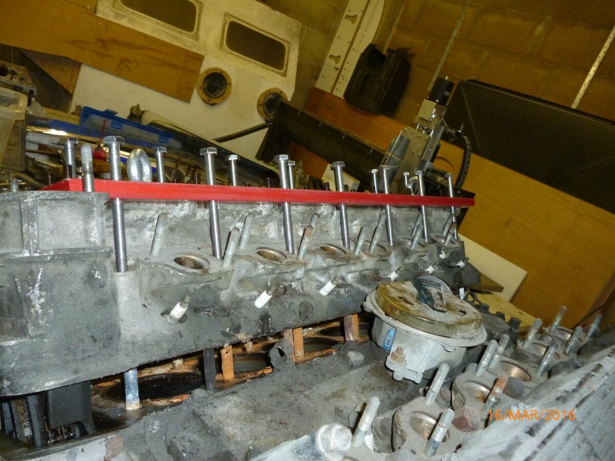 Jaguar V12 cylinder head NON Damaging removal tool AUSTRALIA Jaguar V12 cylinder head NON Damaging removal tool AUSTRALIA