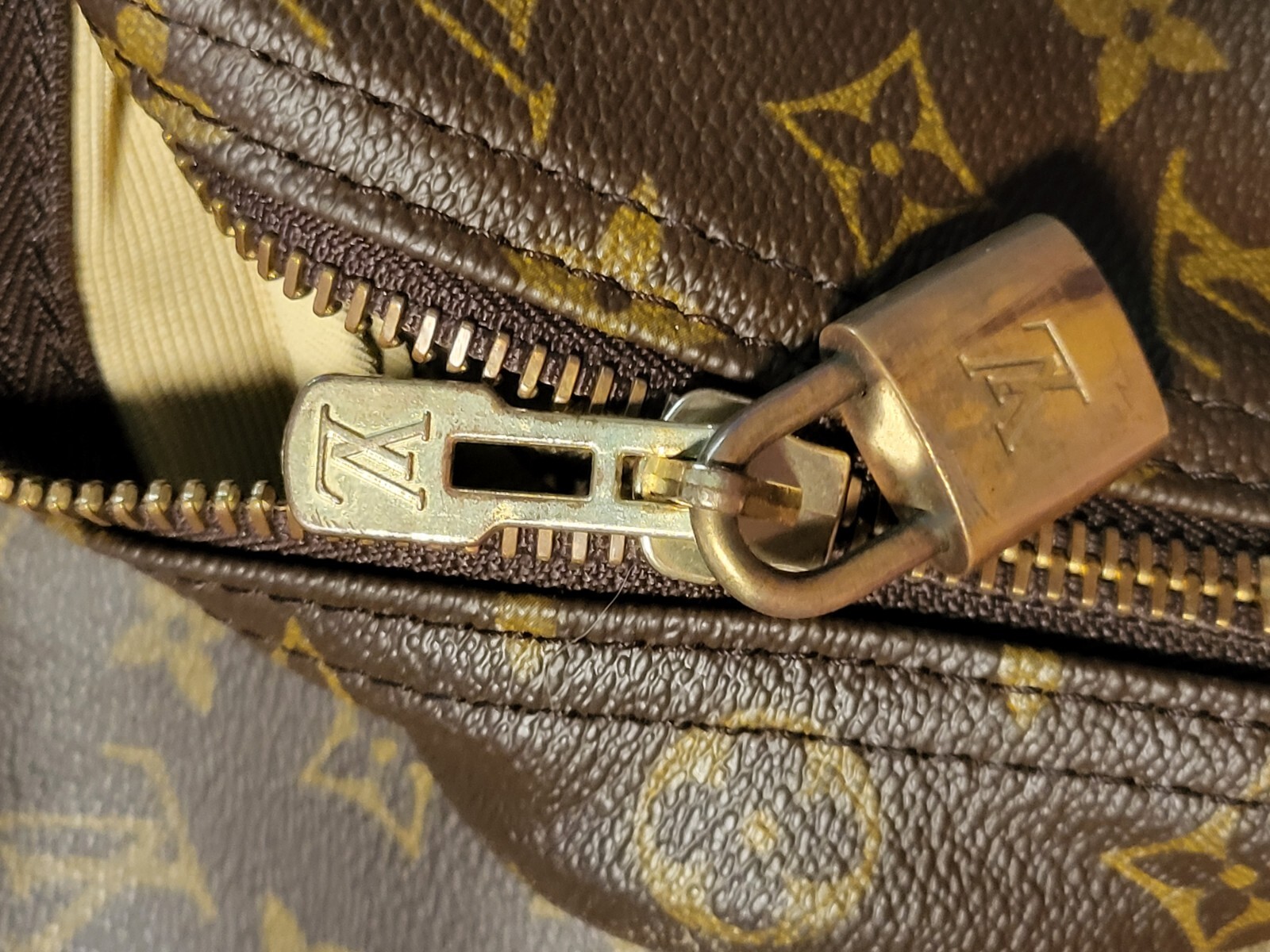 Authentic LOUIS VUITTON Sirius 70 Soft Side Monogram Suitcase pre-owned 1990 image 7