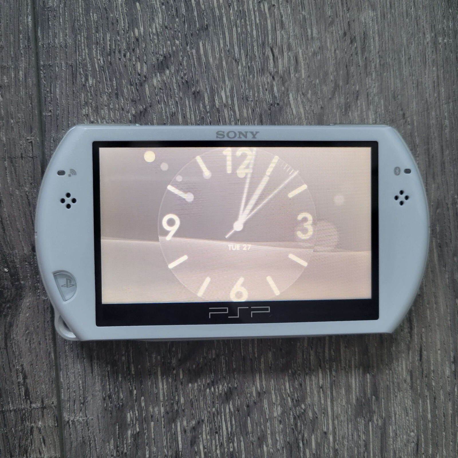 Sony PSP Go 16GB Pearl White System PSPN1001 & Charger eBay