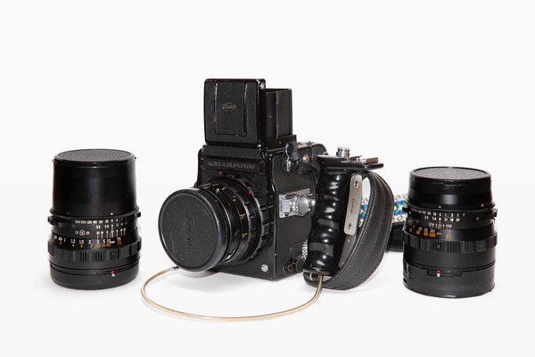 Kowa Super 66 Cámara de Formato Medio. Con tres objetivos.