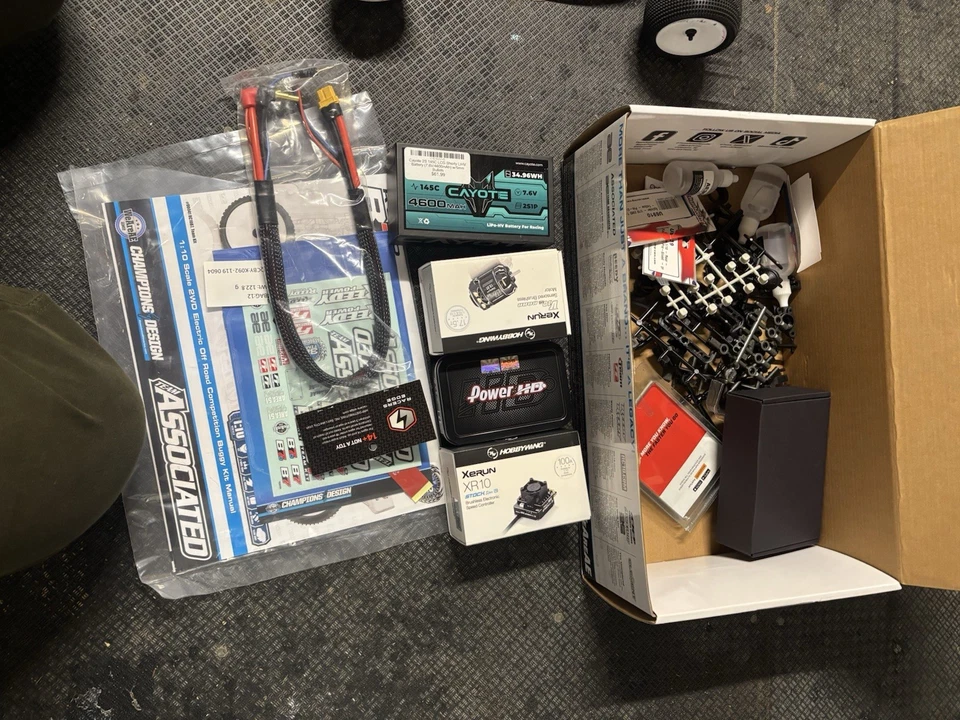 Team Associated RC10B7 RTR 17.5 buggy  - Image 2 of 4