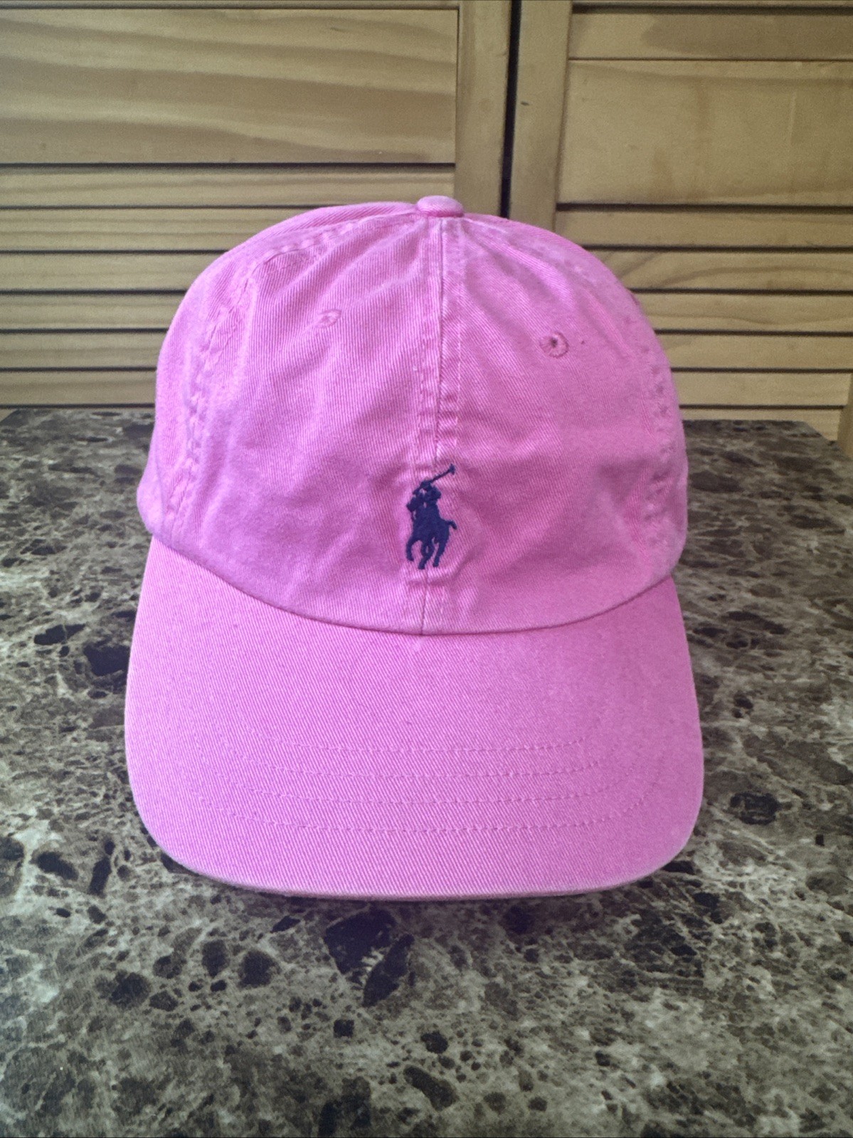 Cappello Polo Ralph Lauren berretto cinturino schiena Maui rosa e blu navy logo pony