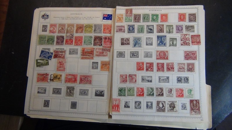 Stampsweis Australia collection on various and homemade pages est 700 stamps