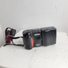 Nikon Coolpix 950 Swivel Black Compact Digital Camera