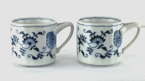 Set of 2 Blue Danube Japan Blue Onion Porcelain 3" Tall Mugs Blue & White Floral
